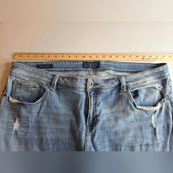 Lucky Brand 24W Light Wash Distressed Reese Boyfriend Jeans Fall Cute BY-3172 - Picture 12 of 15
